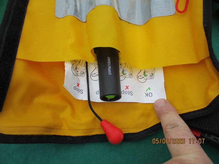 XM Quickfit - Self Inflating Life Vest
