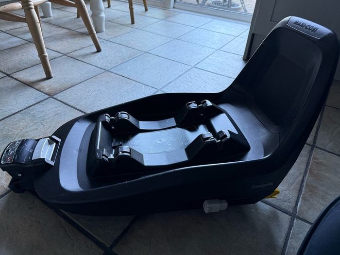 Maxi Cosi iSize Base and Seat