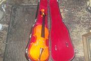 a vintage fiddle with case,needs strings child violin