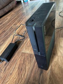 Xbox One 500GB Console with Kinect  ,Fully Reset ,Power Supply Included