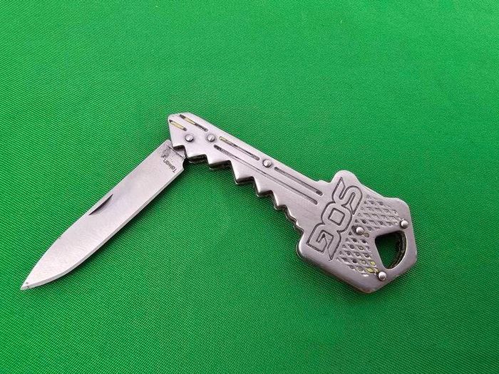 SOG Keychain Tools Victorinox Classic sd Swiss Army Knife Bundle