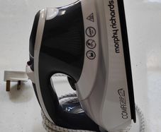 Morphy Richards Comfigrip Steam Iron (2400W)