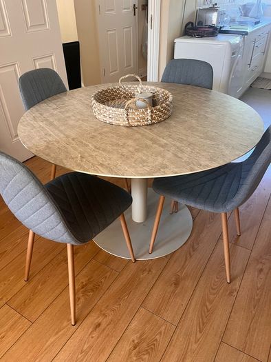 Table & 4 chairs excellent condition