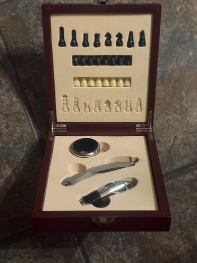 Wine set with chess