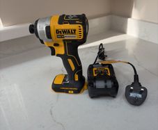 De Walt Brushless 18v & Charger