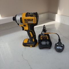 De Walt Brushless 18v & Charger