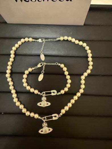 Pearl necklace and bracelet