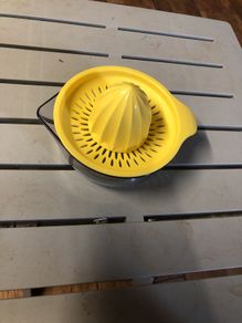 Hand held Juicer