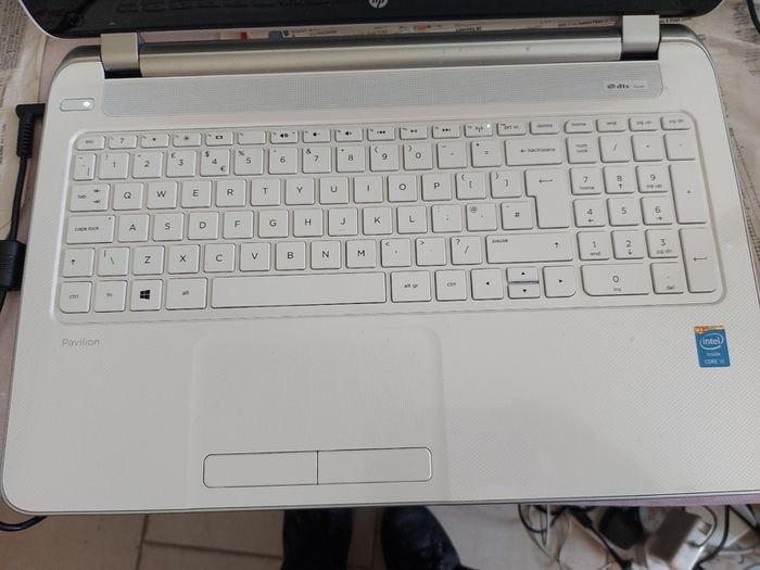 HP Pavilion 15.6 inch Laptop,Model 15-n098sa,  Intel Core i5-4200U CPU, 2.3GHz, 8GB Ram, 1 Terrabyte HDD, Windows 10, Microsoft Edge, Chrome and VLC