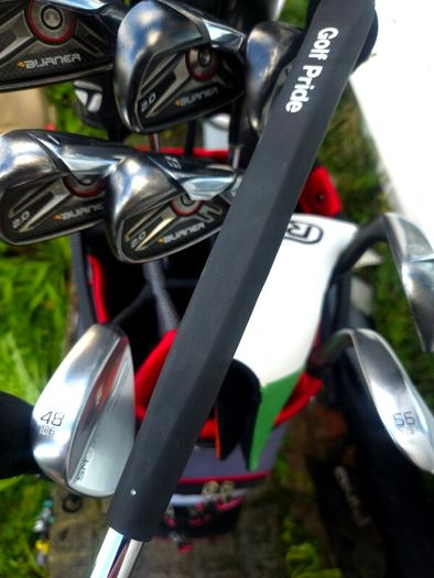 Set of Taylormade Golf Clubs