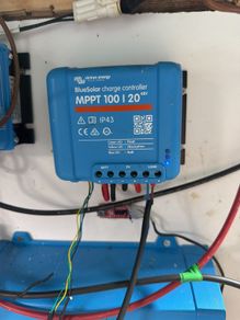 Victron 2x MPPT 20/100 and 24/500 inverter