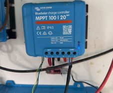 Victron 2x MPPT 20/100 and 24/500 inverter