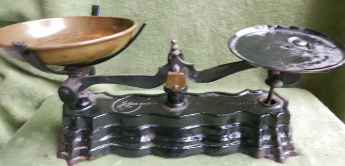 Vintage Libra Scale Co. Made In England Black & Gold Balance Weighing Scales Kitchen Baking Cast Iron Brass Metalware Heavy Antique