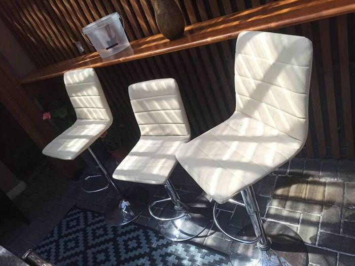 bar stool