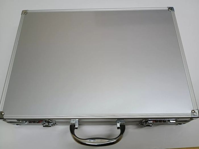 Corgi James Bond Attache Case with 8  Chrome Bond Cars