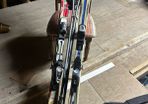 skis