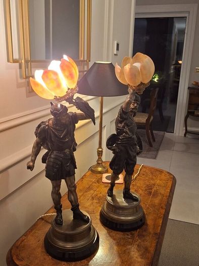 Antique warrior Table lamp