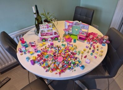 Large collection of Shopkins