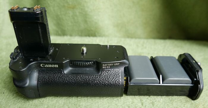 Canon BG-E3 Battery Grip For EOS 350D & 400D with two batteries