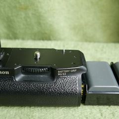Canon BG-E3 Battery Grip For EOS 350D & 400D with two batteries