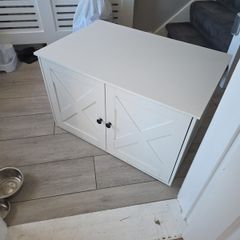 Cat litter tray enclosure, good condition, needs to be cleaned