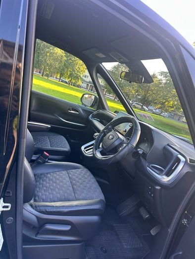Toyota Voxy 2022