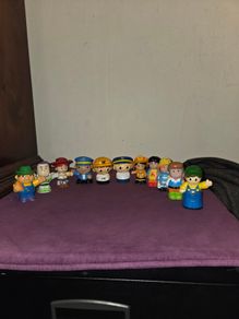 11 Toy Figures