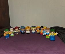 11 Toy Figures