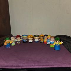 11 Toy Figures
