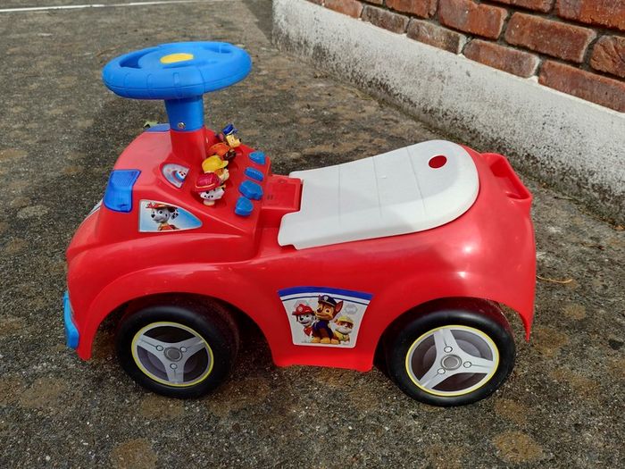 Paw Patrol Rescue Ride On Car (used).