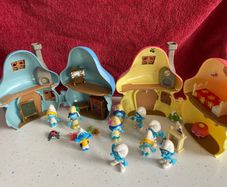 Smurf houses and figures