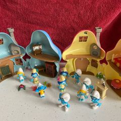 Smurf houses and figures