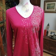 Ladies Gloria VANDERBILT wine top.