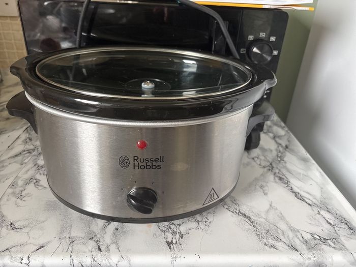 Slow cooker