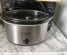Slow cooker