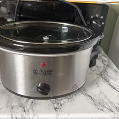 Slow cooker