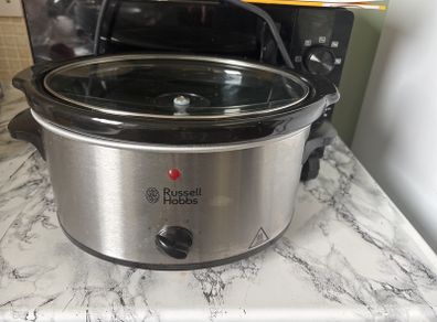Slow cooker
