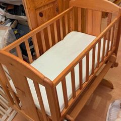 Gliding crib