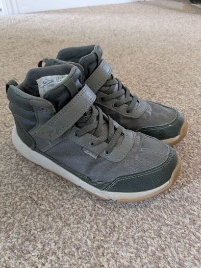 Kids hiking boots