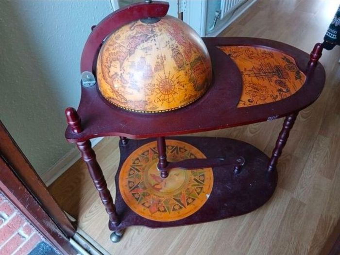 Globe Drinks Table