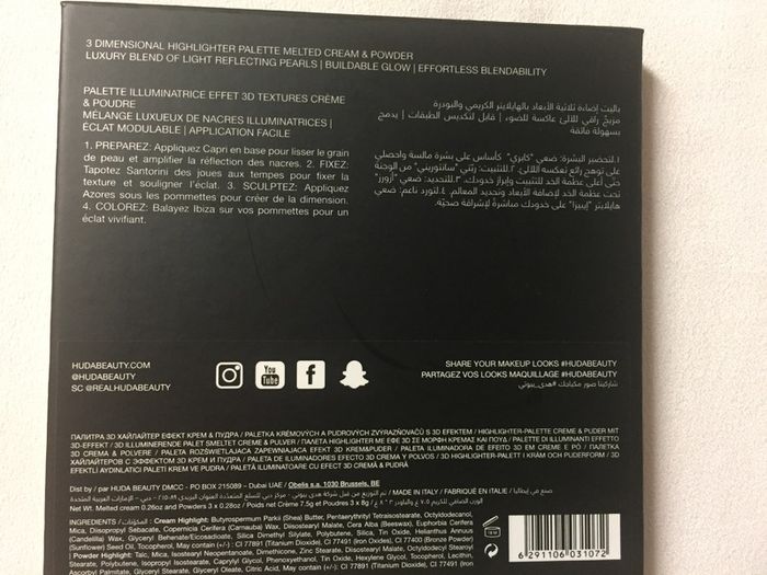 Huda Beauty 3D Highlighter palette