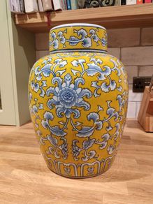 Ginger jar with lid