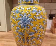 Ginger jar with lid