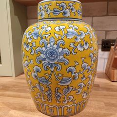 Ginger jar with lid