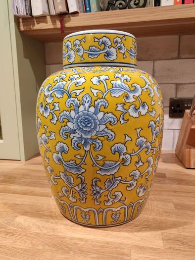 Ginger jar with lid