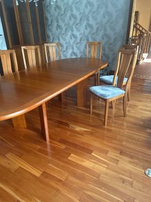 Dining room table and 10 chairs extension leafs at 170, 220 and 270 out fully