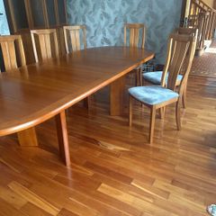 Dining room table and 10 chairs extension leafs at 170, 220 and 270 out fully