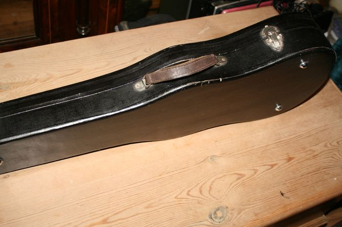 Vintage Parrot Violin And Bow With Wooden Case. Size 1,4 (Article No.Parrot Mus-1417)