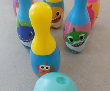 Baby Shark Bowling set