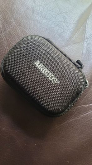 Airbuds box